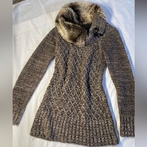 VENUS Gray Cable Knit Sweater Dress with Faux-Fur Collar